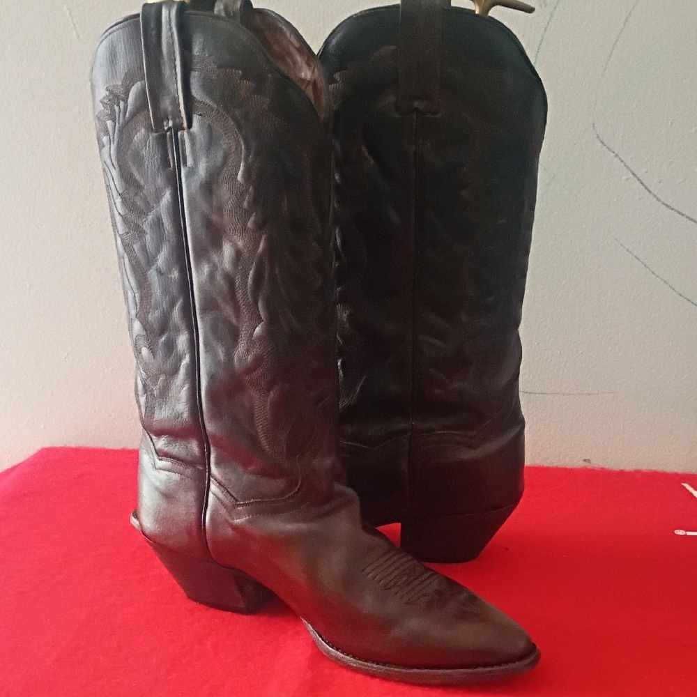 Classic Brown Leather Women's Boots - Picture 3 of 9